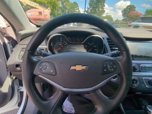 Used 2019 Chevrolet Impala LT w/ LT Convenience Package FWD image 12