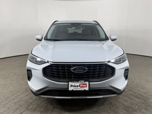 Certified 2025 Ford Escape Platinum image 2