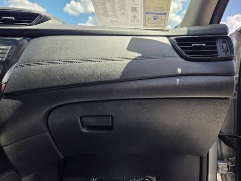 Used 2018 Nissan Rogue SL FWD image 53
