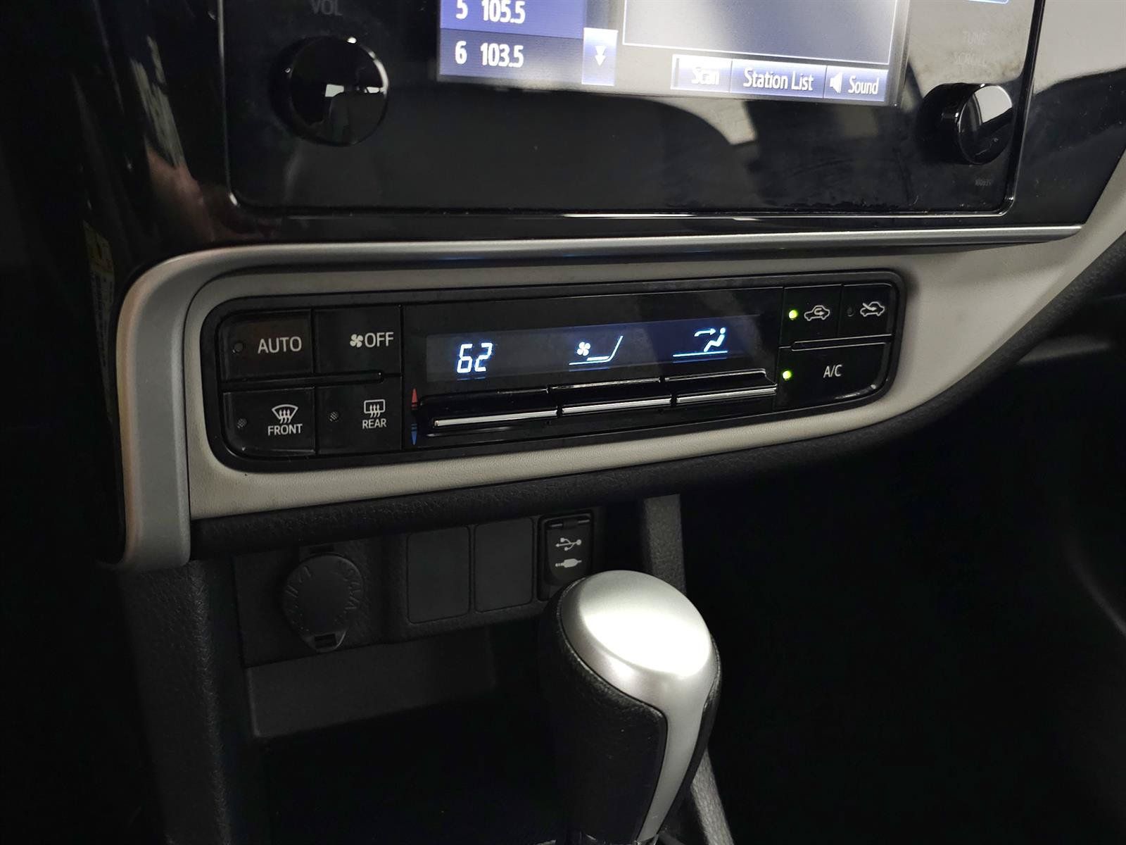 Used 2018 Toyota Corolla LE FWD image 21