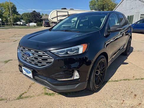 Used 2019 Ford Edge Titanium w/ Equipment Group 301A AWD/4WD image 2