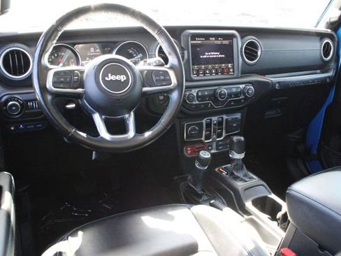 Used 2021 Jeep Wrangler Unlimited Rubicon 4xe w/ Cold Weather Group AWD/4WD image 16
