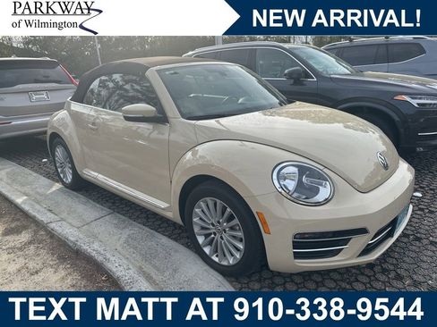 Used 2019 Volkswagen Beetle 2.0T SE image 1