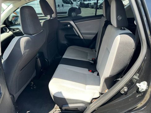 Used 2018 Toyota RAV4 XLE FWD image 10