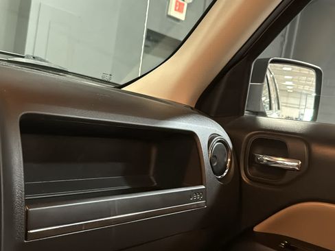 Used 2016 Jeep Patriot High Altitude AWD/4WD image 18