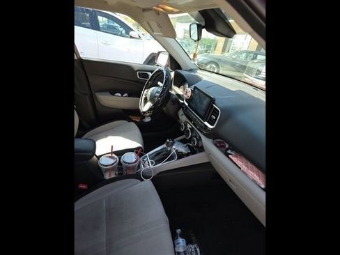 Used 2024 Hyundai Venue SEL image 13