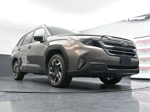 Used 2025 Subaru Forester Premium w/ Protection Package (1PH) image 18