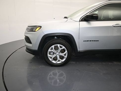 Used 2024 Jeep Compass Latitude AWD/4WD image 9