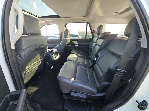 Used 2025 Ford Expedition Active AWD/4WD image 8
