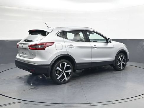 Used 2022 Nissan Rogue Sport SL w/ Premium Package FWD image 4