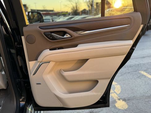 Used 2021 GMC Yukon Denali w/ Denali Premium Package image 39