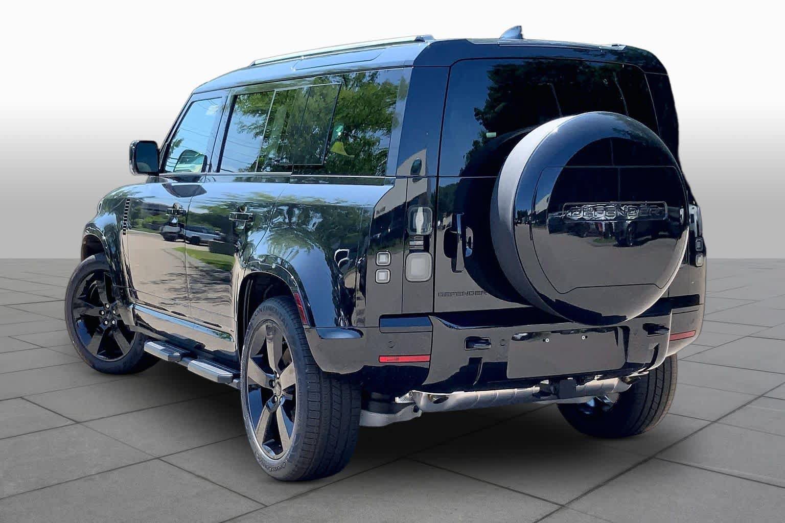 Used 2026 Land Rover Defender 110 X-Dynamic SE AWD/4WD image 3