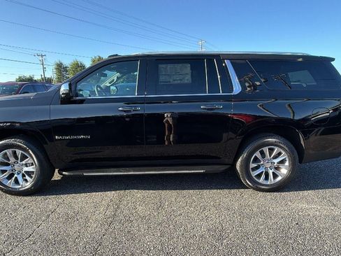 New 2026 Chevrolet Suburban Premier w/ Sun And Tow Package AWD/4WD image 11