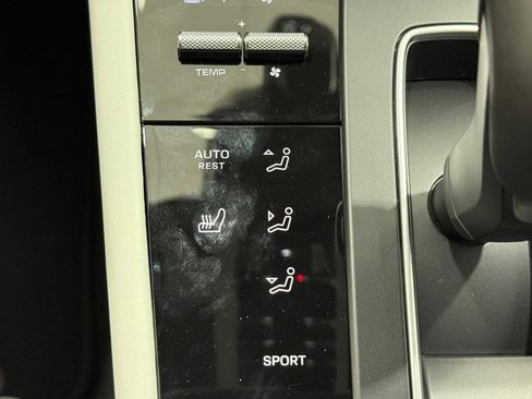 New 2026 Porsche Macan image 20