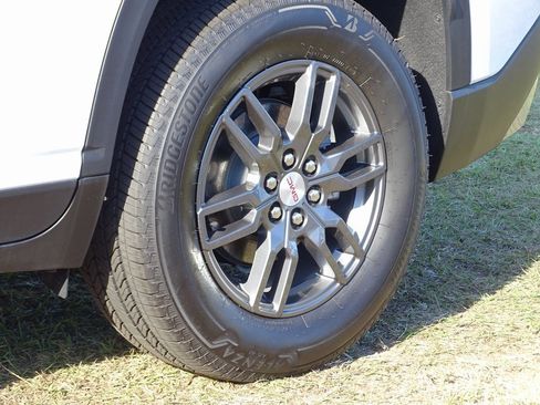 Used 2025 GMC Acadia Elevation image 34