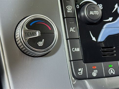 Used 2018 Volvo V60 T5 Dynamic w/ Vision Package image 17