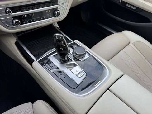 Used 2017 BMW 750i xDrive image 21