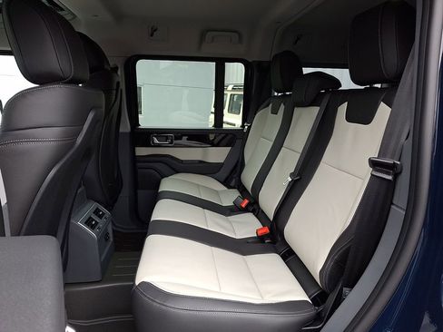 New 2025 INEOS Grenadier Fieldmaster Edition AWD/4WD image 5