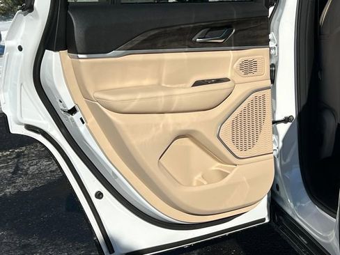 New 2026 Jeep Grand Cherokee Limited AWD/4WD image 32