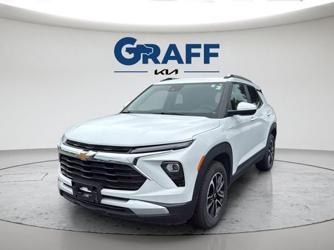 Used 2025 Chevrolet TrailBlazer LT AWD/4WD image 1