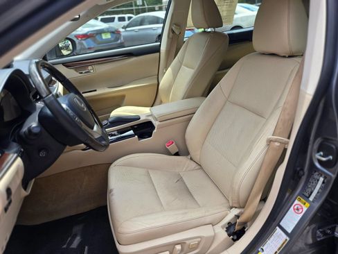 Used 2013 Lexus ES 350 w/ Luxury Pkg FWD image 6