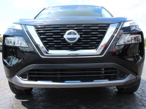 Used 2023 Nissan Rogue SL w/ SL Premium Package FWD image 2