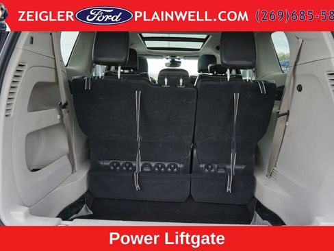 Used 2023 Chrysler Pacifica Limited FWD image 10