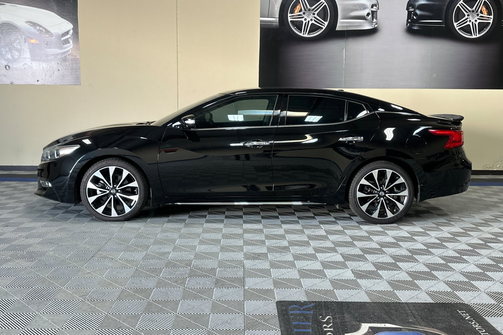 Used 2018 Nissan Maxima SR w/ Interior Lighting Package FWD image 7