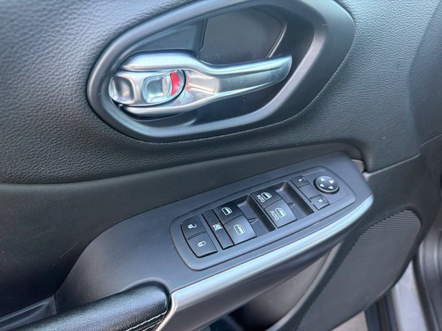Used 2021 Jeep Cherokee Latitude Lux w/ Sun & Sound Group AWD/4WD image 8