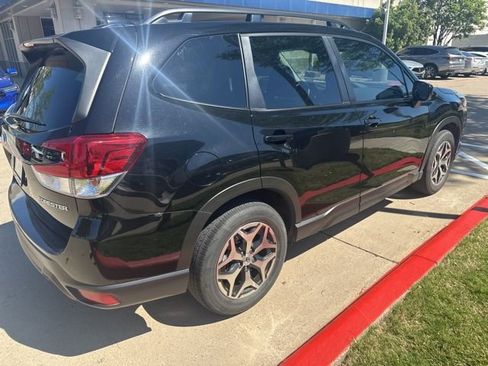Used 2022 Subaru Forester Premium image 4