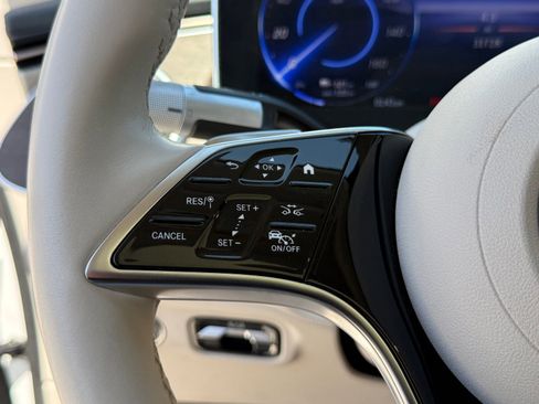 Used 2022 Mercedes-Benz EQS 450+ Sedan image 33