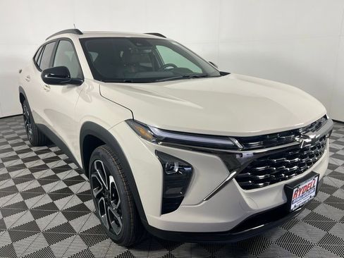 New 2026 Chevrolet Trax RS w/ Sunroof Package FWD image 1