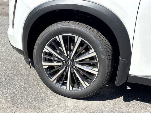 New 2026 Nissan Pathfinder Platinum FWD image 24