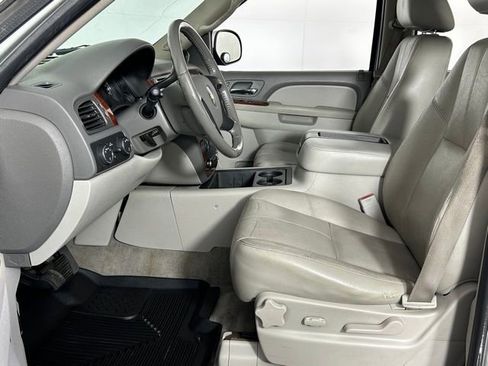 Used 2010 Chevrolet Suburban LT AWD/4WD image 22
