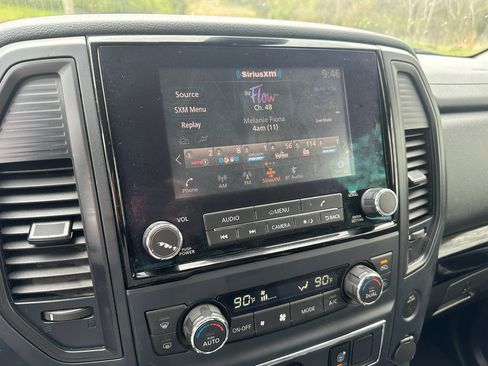 Used 2023 Nissan Titan SV w/ SV Convenience Package image 19