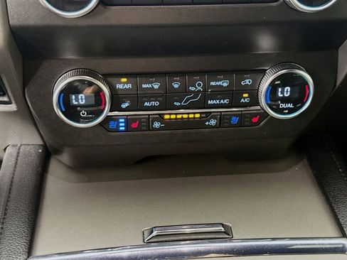 Used 2020 Ford Expedition XLT w/ Equipment Group 202A RWD image 19