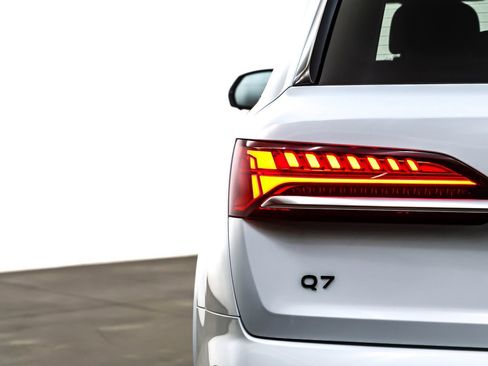 Used 2025 Audi Q7 2.0T Premium w/ Convenience Package image 15