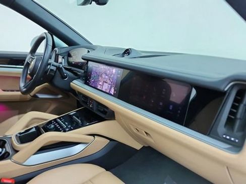 Used 2025 Porsche Cayenne Coupe AWD/4WD image 20