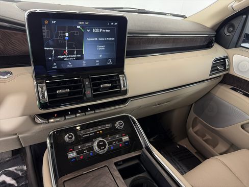 Used 2020 Lincoln Navigator Reserve w/ Equipment Group 208A Reserve AWD/4WD image 4