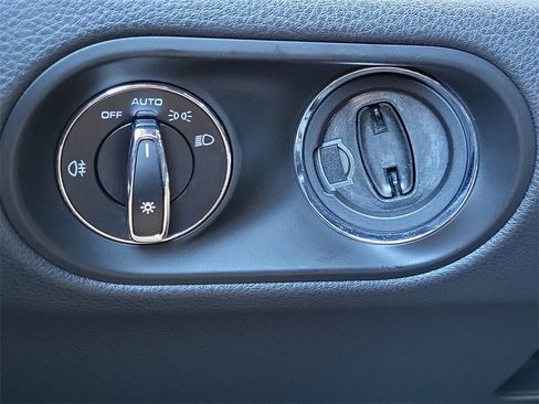 Used 2020 Porsche Macan Turbo image 32