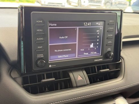 Used 2022 Toyota RAV4 XLE w/ Convenience Package FWD image 17