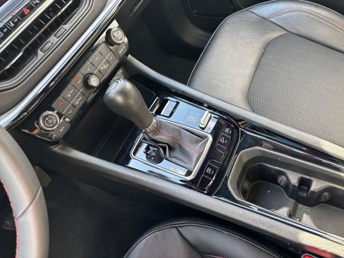 Used 2025 Jeep Compass Trailhawk image 40