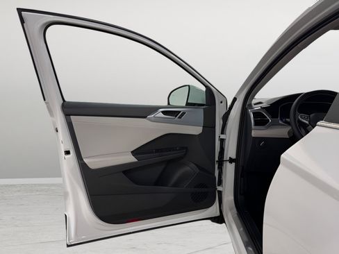 New 2025 Volkswagen Taos SE image 19