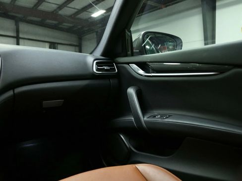 Used 2018 Maserati Ghibli image 41