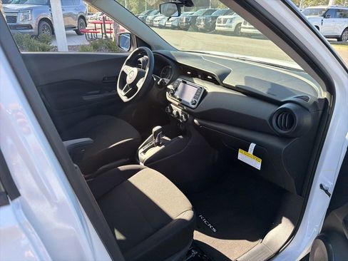 Certified 2025 Nissan Kicks Play S image 12