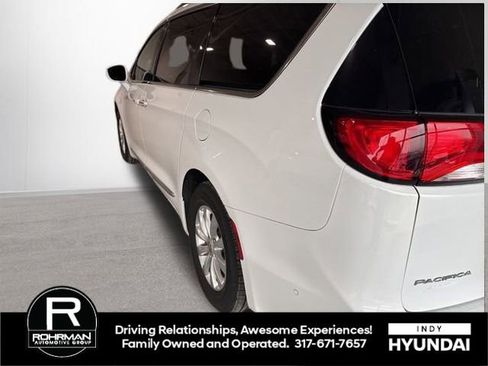 Used 2018 Chrysler Pacifica Touring-L Plus w/ Advanced Safetytec Group image 8