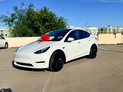 Used 2022 Tesla Model Y Performance AWD/4WD image 1