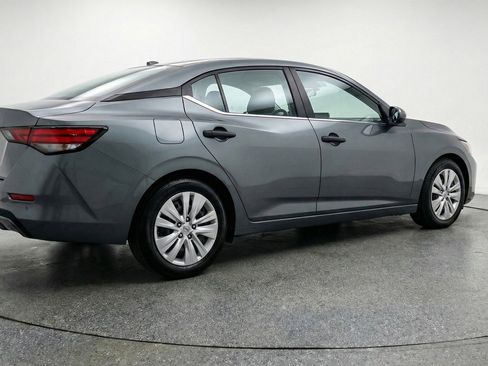 Used 2025 Nissan Sentra S image 9