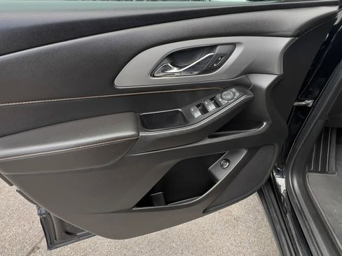 Used 2020 Chevrolet Traverse LT image 16