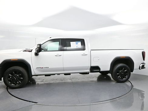 Used 2024 GMC Sierra 2500 AT4 w/ Technology Package AWD/4WD image 4